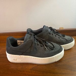 Nike Air Force 1’s AF1 in Sage Night Women’s Size 7 Platforms